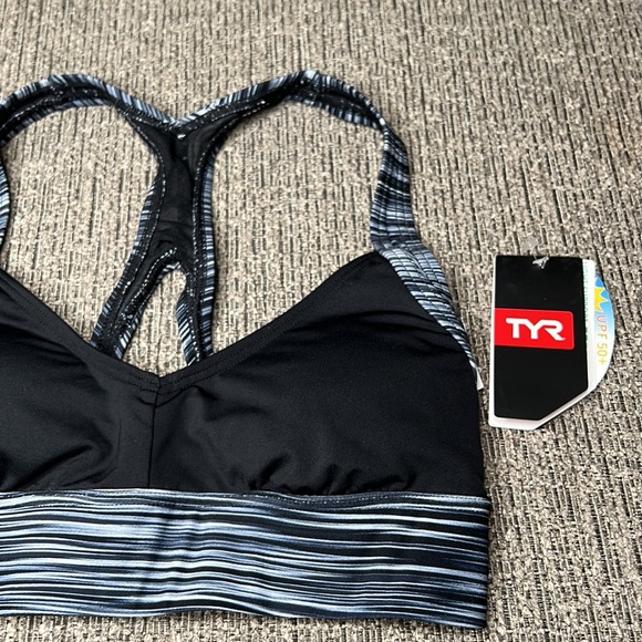 TYR upf 50+ light support padded swim bra size small - Picture 3 of 8